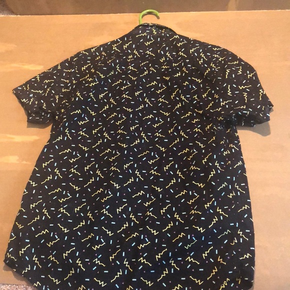 Button down shirt - Picture 2 of 3